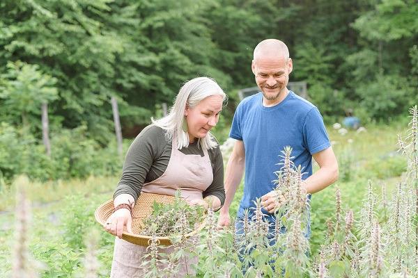 Shannon & Matt at farm for Mayernik Kitchen